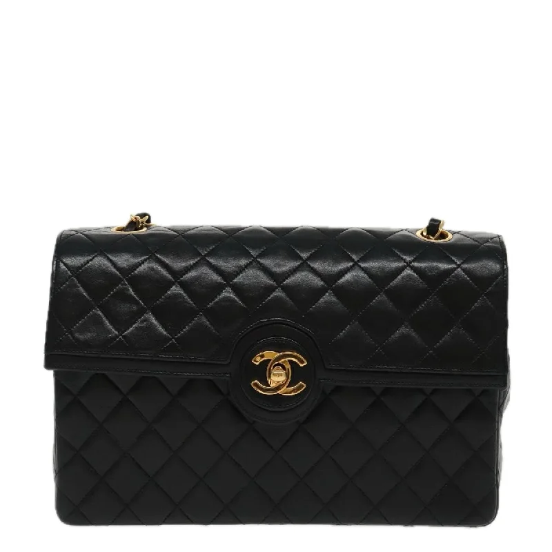 Handle bags with minimalist sleek silhouettes -Chanel Matelassé  Leather Shoulder Bag (Pre-Owned)