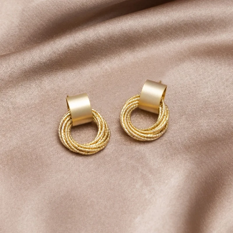 Best hoop earrings with angel wing accents for a spiritual and meaningful design-Luxury Gold Hoop Earrings