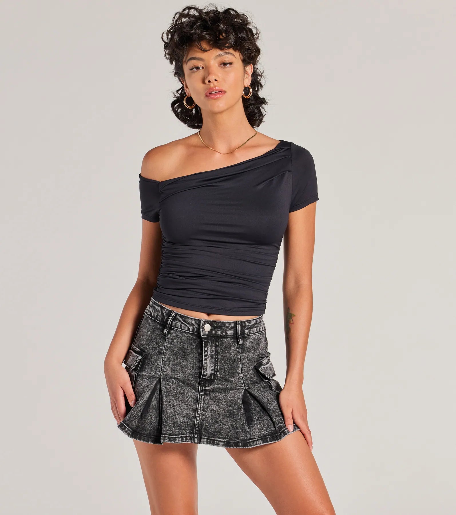 Necklaces and pendants with leaf-shaped designs for an earthy, organic feel-Channel Cute Mid-Rise Pleated Denim Mini Skirt