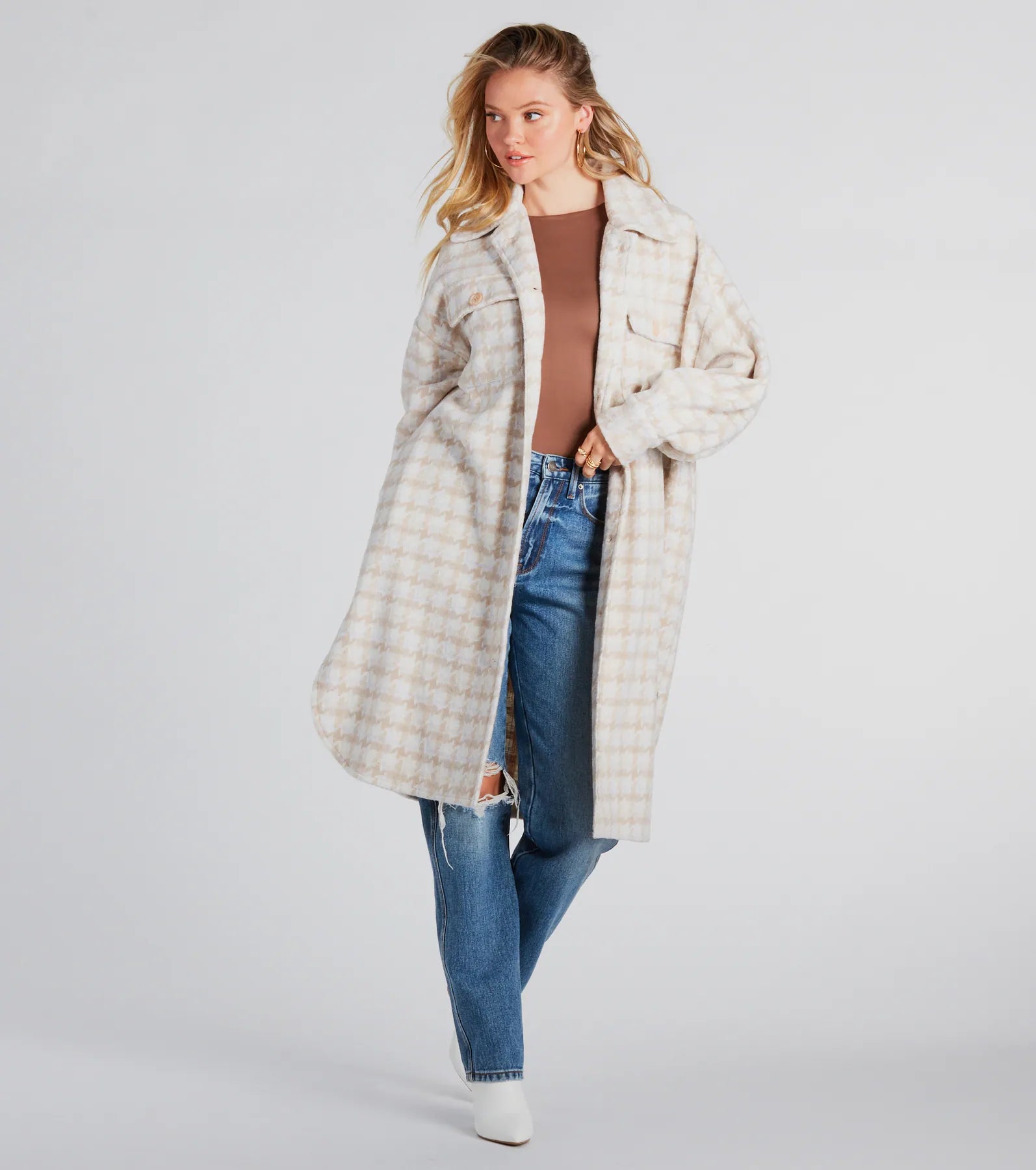 Layered necklaces and pendants for a trendy and fashionable stacked look-Setting Trends Faux Wool Houndstooth Long Shacket